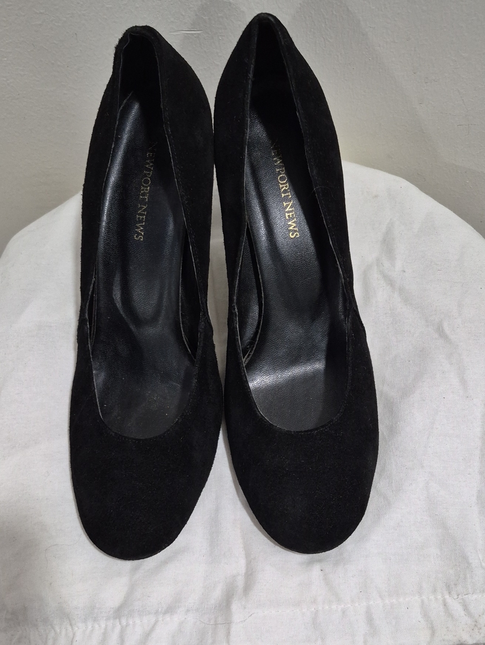 Newport News Black Suede Round Toe Heels